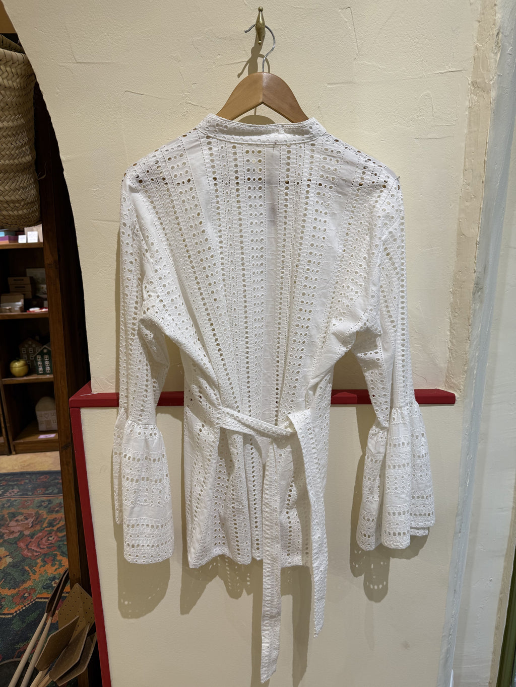 Blouse femme en coton brodé - Manches évasées & lien à nouer