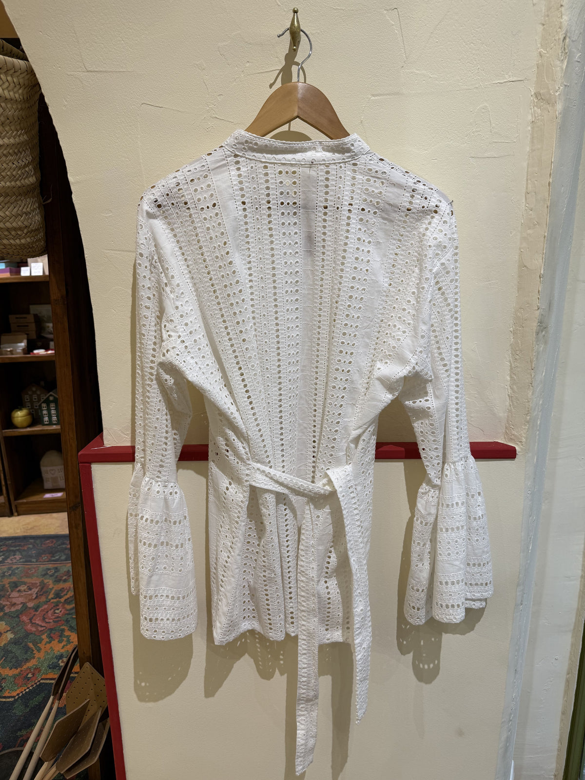 Blouse femme en coton brodé - Manches évasées & lien à nouer