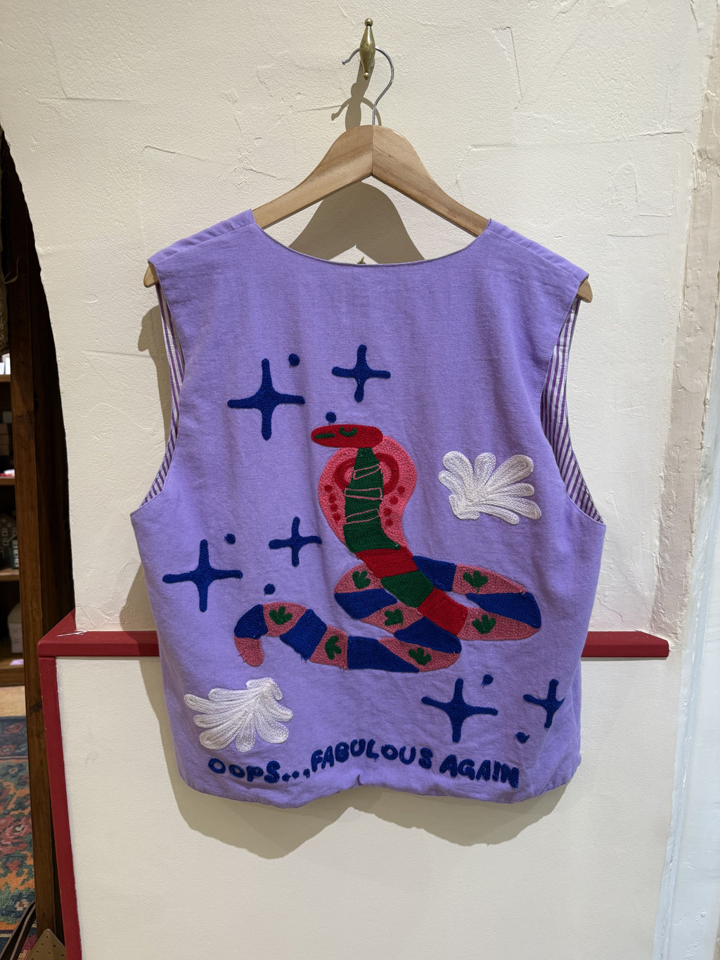 Gilet femme en coton violet clair brodé - « Oops.. fabulous again »