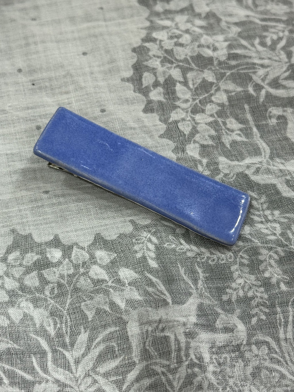 Barrette en céramique émaillée bleue artisanale