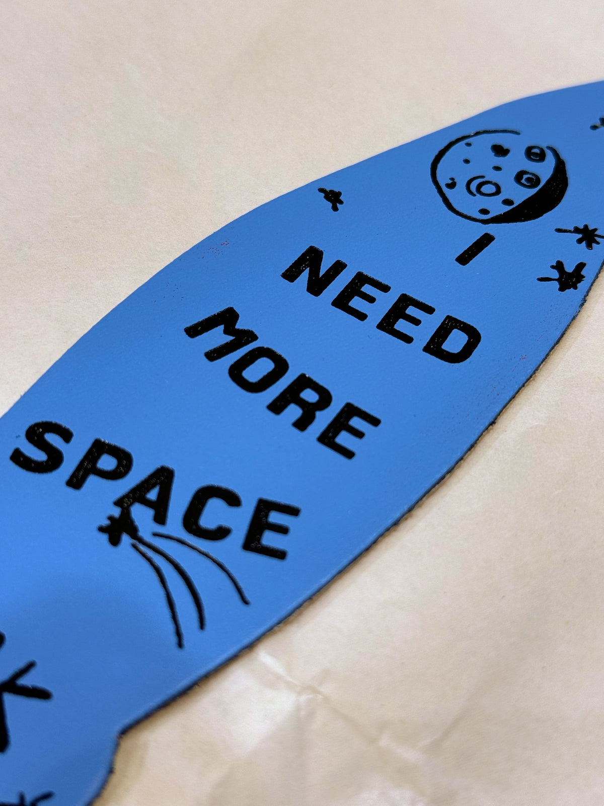Marque-Page Cuir Fusée "I Need More Space"