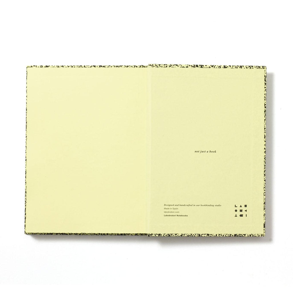 Carnet relié moucheté à couverture rigide