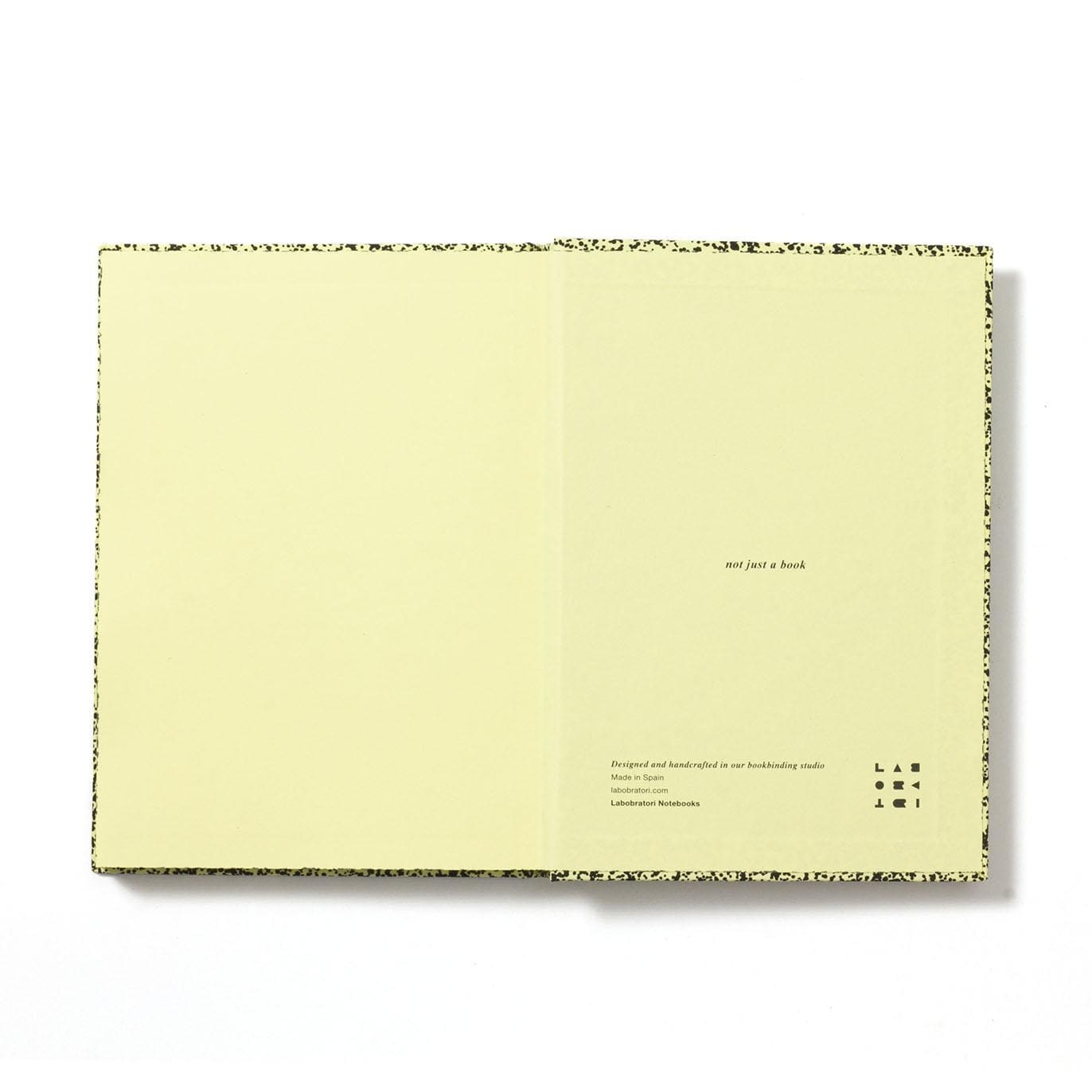 Carnet relié moucheté à couverture rigide