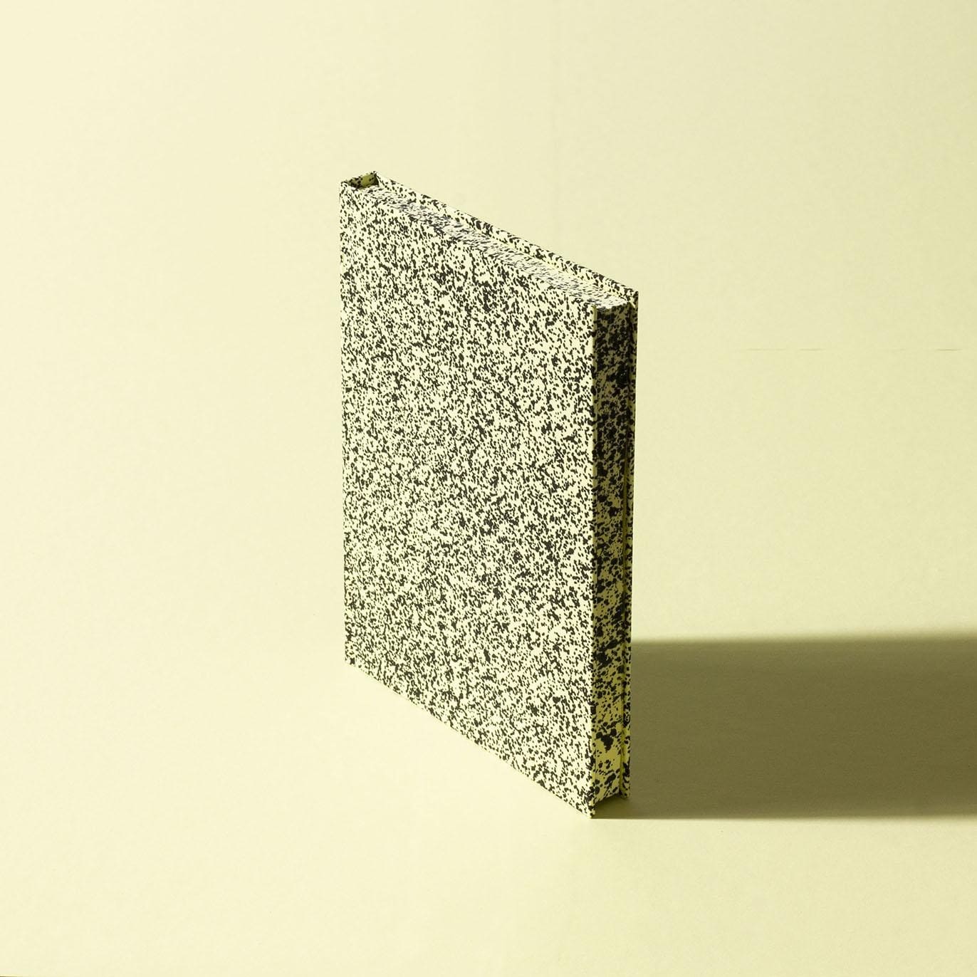 Carnet relié moucheté à couverture rigide