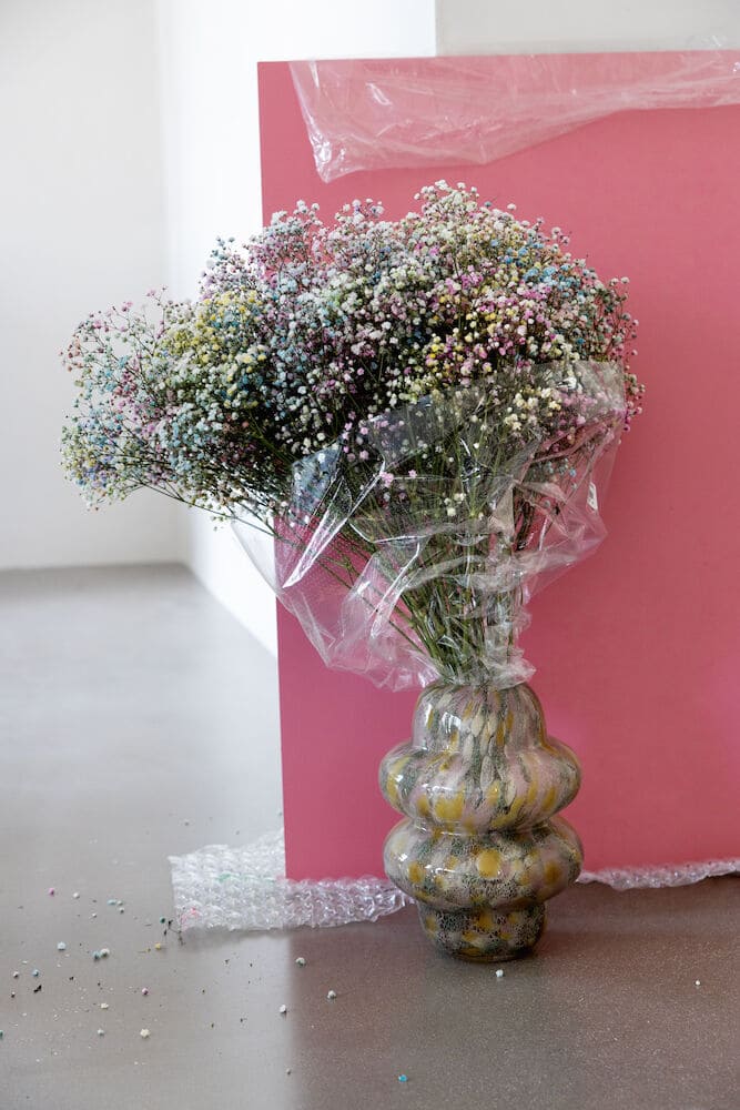 Vase design ondulé sculptural